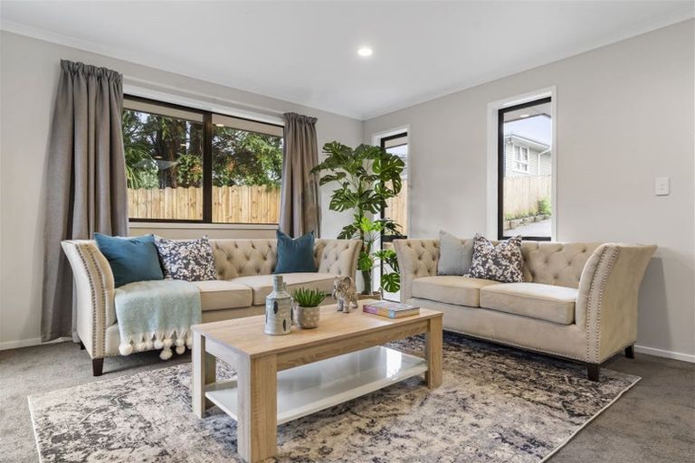 Photo of property in 19a Ranui Avenue, Ranui, Auckland, 0612