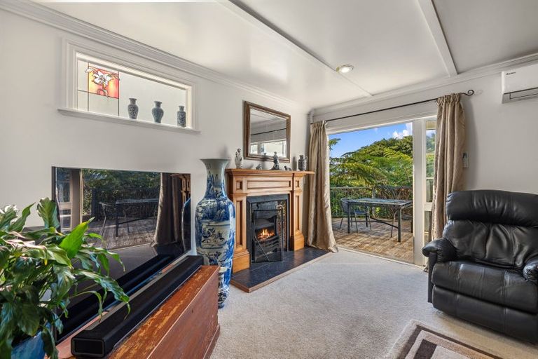 Photo of property in 1032 Scenic Drive North, Swanson, Auckland, 0816