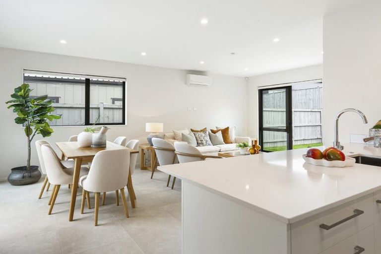 Photo of property in 55 Parkmore Drive, Rosehill, Papakura, 2113