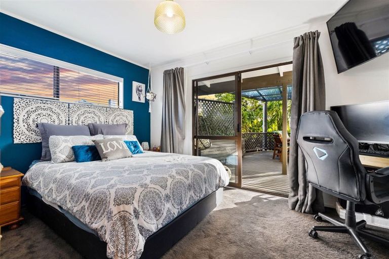 Photo of property in 2/19 Alma Street, Te Atatu South, Auckland, 0610