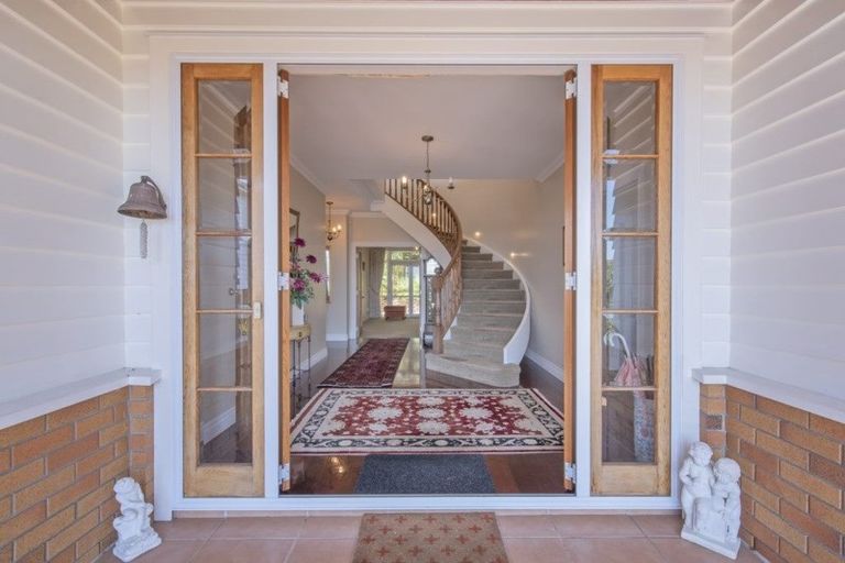 Photo of property in 104 Kitchener Road, Milford, Auckland, 0620