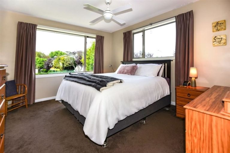 Photo of property in 15 Harrowdale Drive, Avonhead, Christchurch, 8042