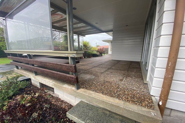 Photo of property in 9 Sturges Road, Henderson, Auckland, 0610