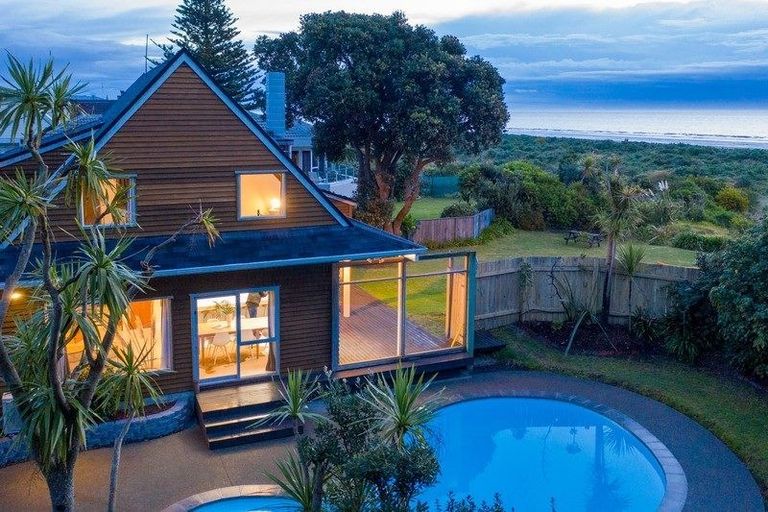 Photo of property in 23 Manly Street, Paraparaumu Beach, Paraparaumu, 5032