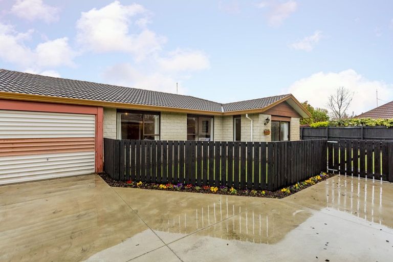Photo of property in 2/21 Montclare Avenue, Ilam, Christchurch, 8041
