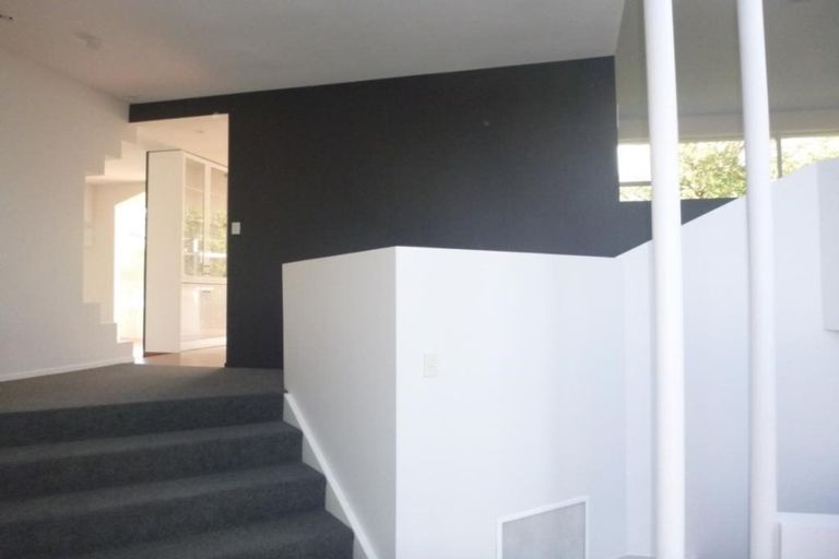 Photo of property in 18 London Road, Korokoro, Lower Hutt, 5012