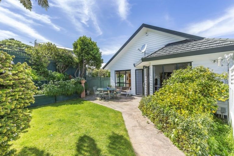 Photo of property in 15 Whitu Street, Khandallah, Wellington, 6035