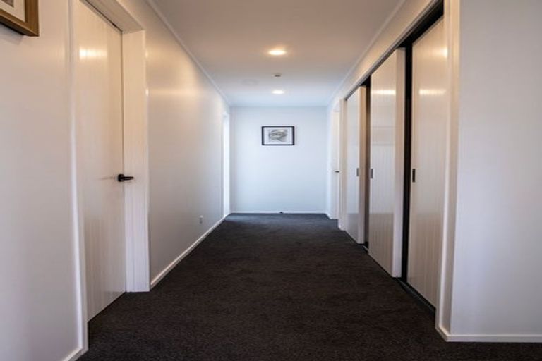 Photo of property in 1/90 Gloria Avenue, Te Atatu Peninsula, Auckland, 0610