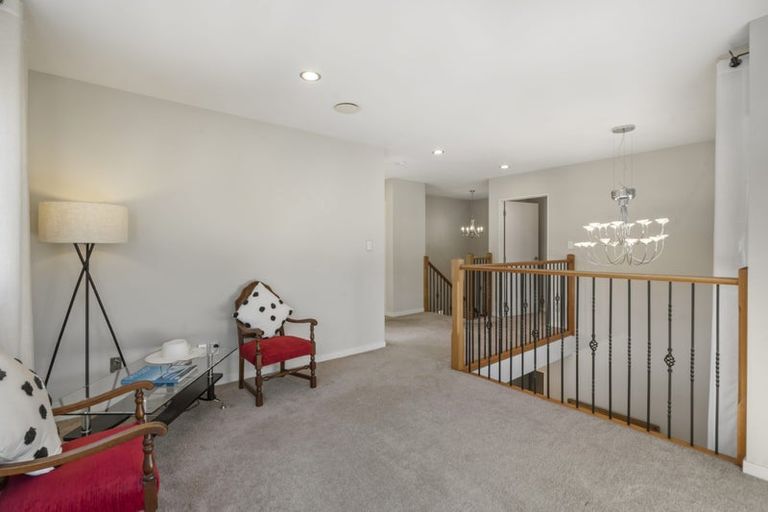 Photo of property in 5 Bintulu Place, Fairview Heights, Auckland, 0632