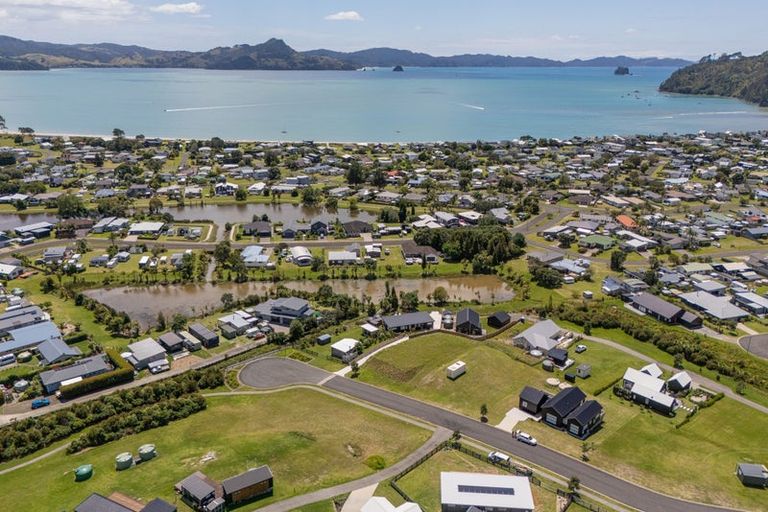 Photo of property in 2 Tinirau Place, Cooks Beach, 3591