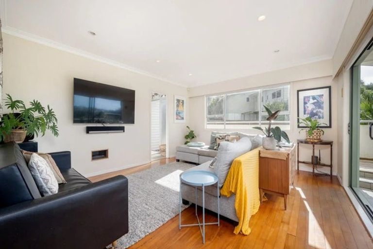 Photo of property in 30 Kiteroa Terrace, Rothesay Bay, Auckland, 0630