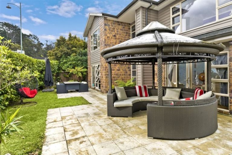 Photo of property in 1 Stow Place, Henderson, Auckland, 0612