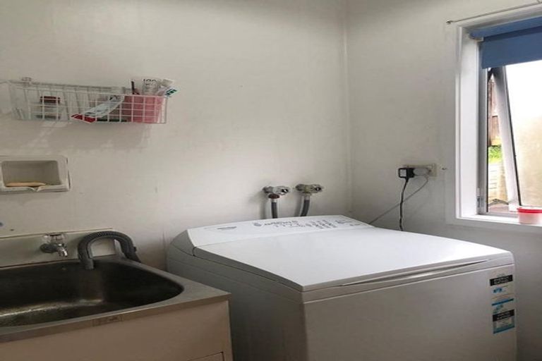 Photo of property in 2/366a Glenfield Road, Glenfield, Auckland, 0629