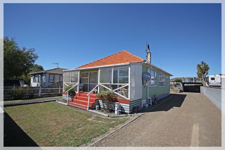 Photo of property in 40 Cook Street, Foxton, 4814