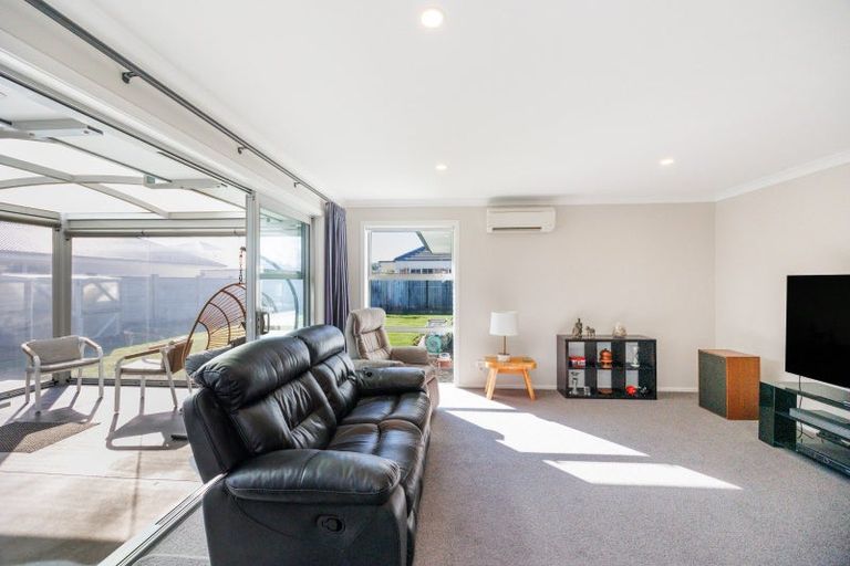 Photo of property in 34 Dogwood Way, Milson, Palmerston North, 4414