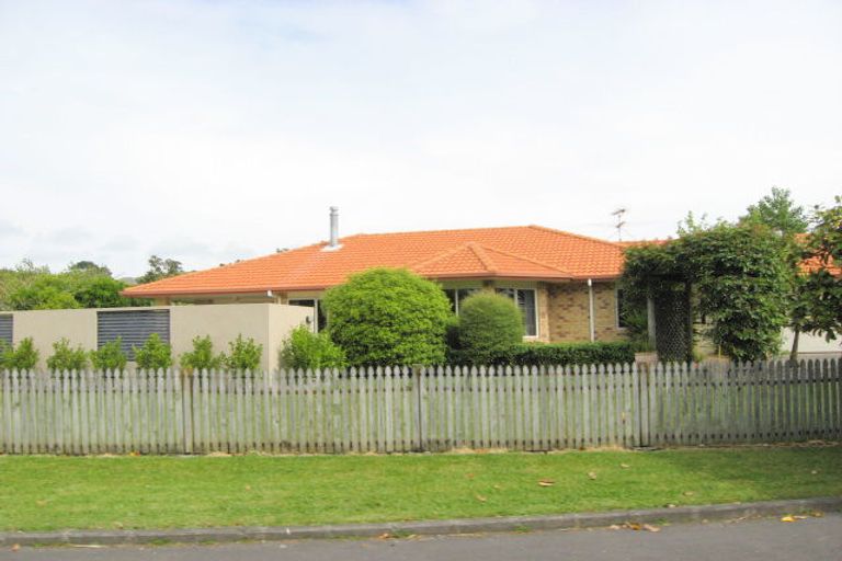 Photo of property in 6 Rosella Grove, Waimauku, 0812