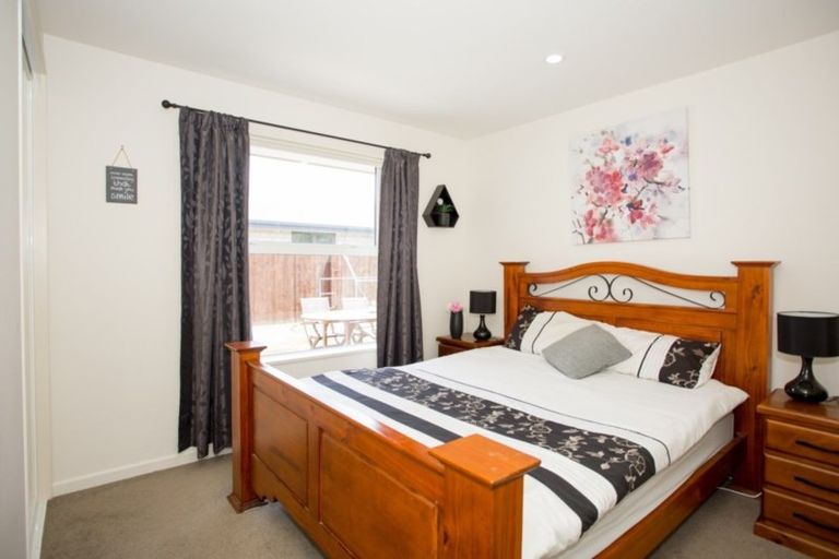 Photo of property in 37 Davaar Crescent, Broomfield, Christchurch, 8042