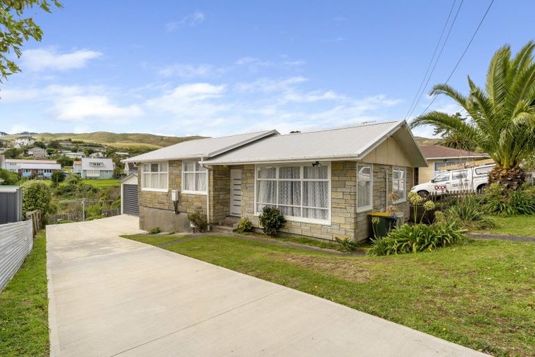 Photo of property in 134 Driver Crescent, Cannons Creek, Porirua, 5024