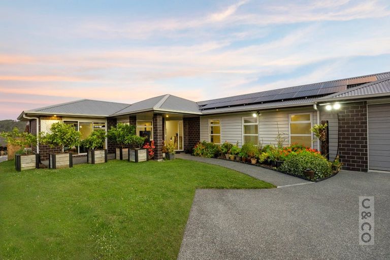 Photo of property in 96 Pohutukawa Parade, Riverhead, 0820