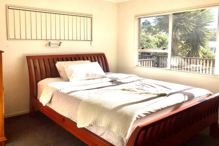 Photo of property in 1 Remus Place, Totara Vale, Auckland, 0629