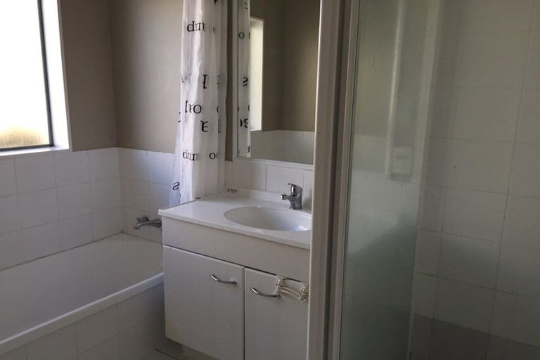 Photo of property in 11/43 Fruitvale Road, New Lynn, Auckland, 0600