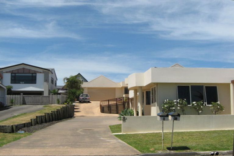 Photo of property in 8a Torkar Road, Clarks Beach, 2122
