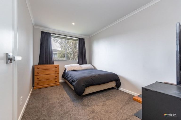 Photo of property in 18 Omaha Grove, Totara Park, Upper Hutt, 5018