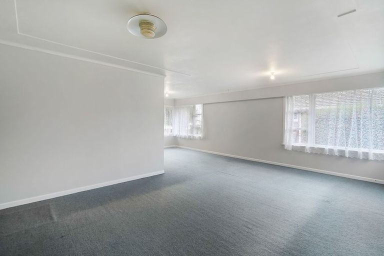 Photo of property in 40 Archibald Road, Kelston, Auckland, 0602