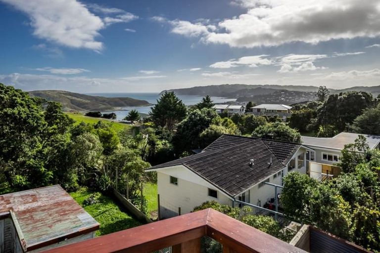 Photo of property in 8 Tirowhanga Road, Paremata, Porirua, 5024