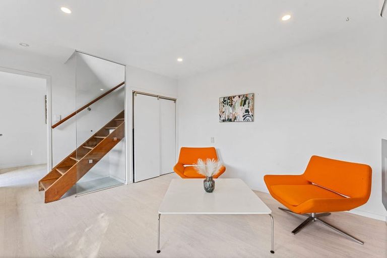 Photo of property in 1/813 East Coast Road, Northcross, Auckland, 0630