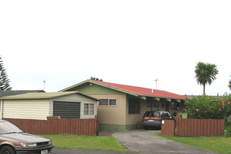 Photo of property in 11 Realm Place, Massey, Auckland, 0614