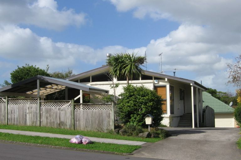 Photo of property in 1/7 The Rosebowl, Sunnyhills, Auckland, 2010