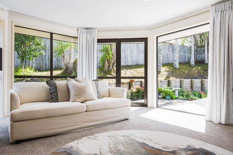 Photo of property in 22 Ballymore Drive, Pinehill, Auckland, 0632