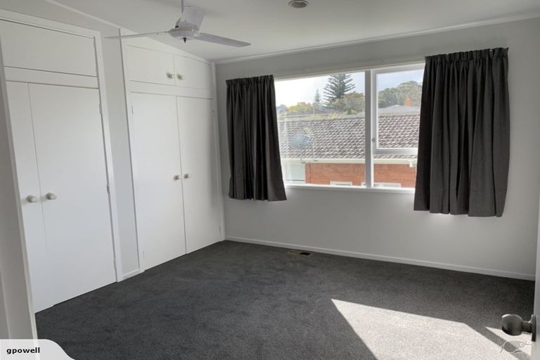 Photo of property in 5 Knightsbridge Drive, Forrest Hill, Auckland, 0620