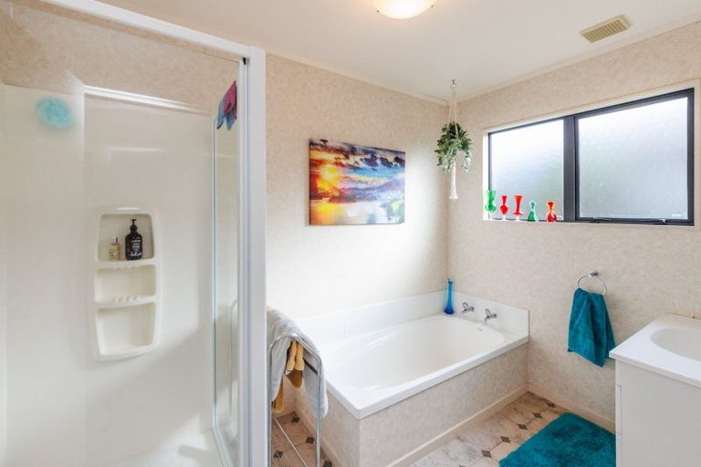 Photo of property in 6 Jordan Way, Kelvin Grove, Palmerston North, 4414