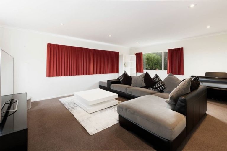 Photo of property in 92 Cyril French Drive, Flat Bush, Auckland, 2016