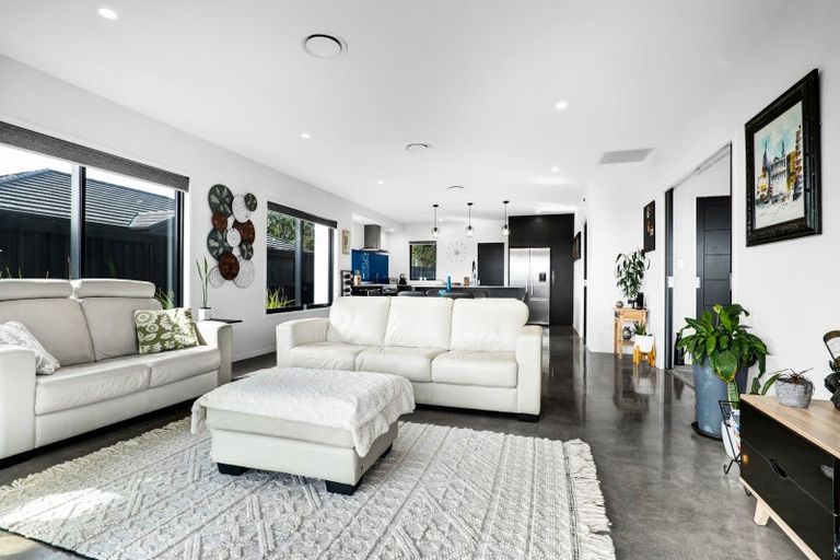 Photo of property in 4 Cessna Lane, Glen Avon, New Plymouth, 4312