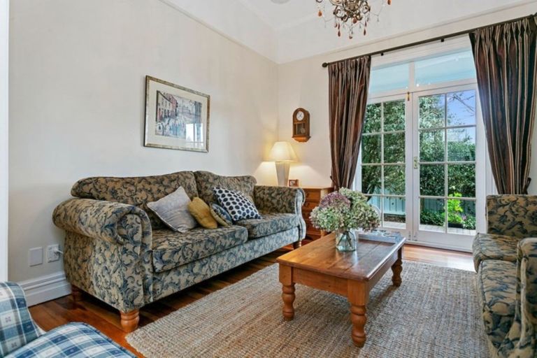 Photo of property in 53 Williams Street, Cambridge, 3434