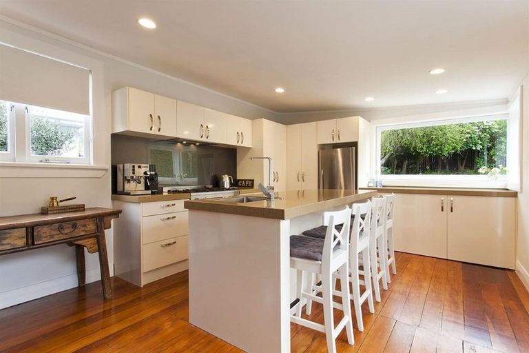 Photo of property in 12 Hastings Parade, Devonport, Auckland, 0624