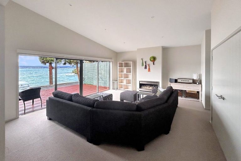 Photo of property in 868 Acacia Bay Road, Acacia Bay, Taupo, 3330