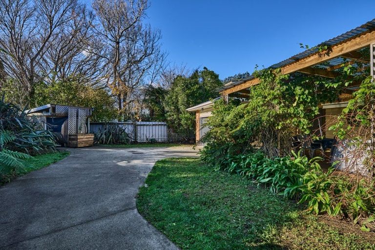 Photo of property in 1a Peel Place, Wainuiomata, Lower Hutt, 5014