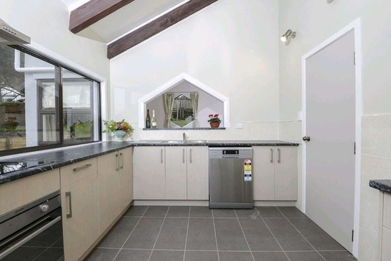 Photo of property in 29 Cairngorm Place, Highland Park, Auckland, 2010