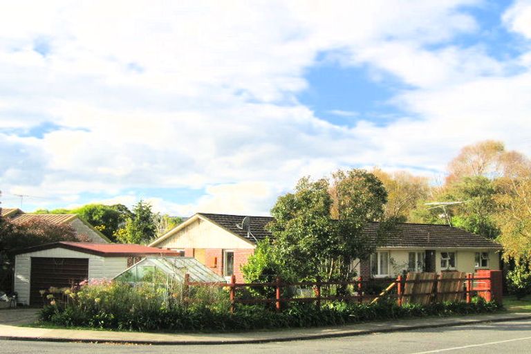 Photo of property in 6a Sunbrae Drive, Silverstream, Upper Hutt, 5019