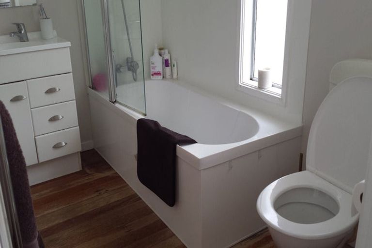 Photo of property in 15 Hewlett Road, Massey, Auckland, 0614