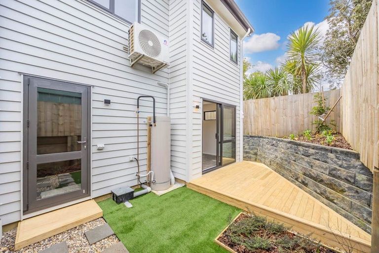 Photo of property in 3/17 Kingdale Road, Henderson, Auckland, 0610