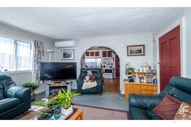 Photo of property in 39 Rhodes Street, Waimate, 7924