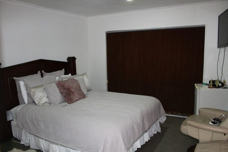 Photo of property in 38 Glenveagh Park Drive, Weymouth, Auckland, 2103