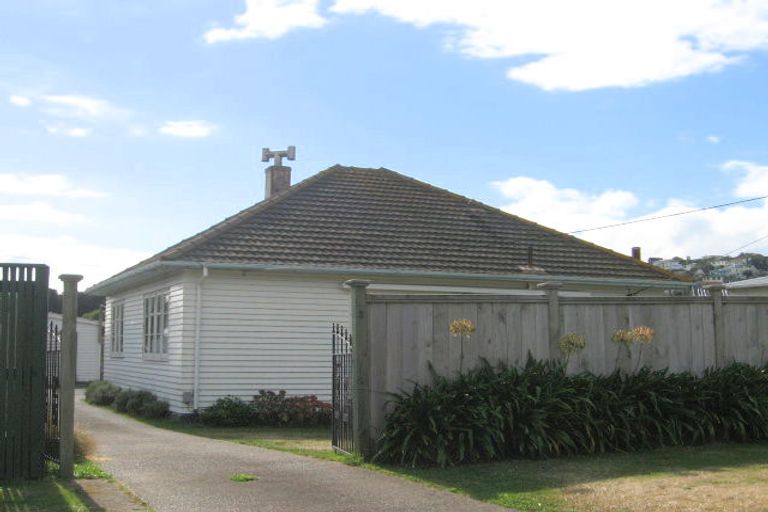 Photo of property in 3 Kinghorne Street, Strathmore Park, Wellington, 6022