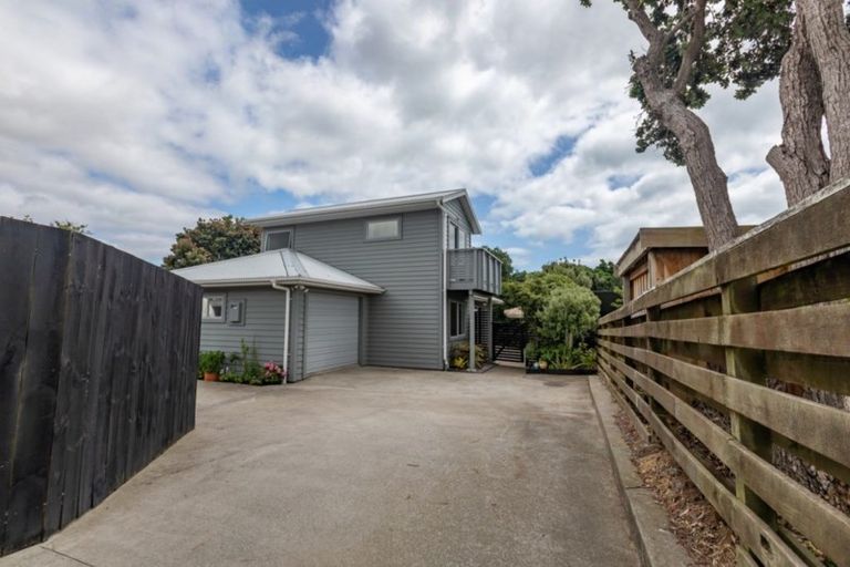 Photo of property in 2a Kapiti Crescent, Titahi Bay, Porirua, 5022