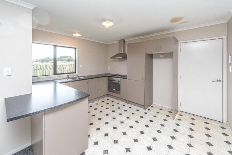 Photo of property in 17 Waitai Street, Castlecliff, Whanganui, 4501